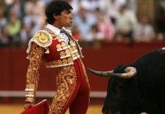 http://tunacakes.files.wordpress.com/2011/04/spanish_bullfight_moments_01.jpg?w=240&amp;h=165